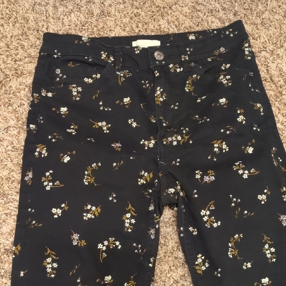 H&M women's black dainty floral high rise skinny jeans - Picture 2 of 10